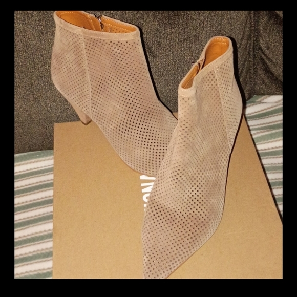 Franco Sarto "Bobbi" Perforated Suede Ankle Bootie Taupe Leather 7 M US - Picture 3 of 12